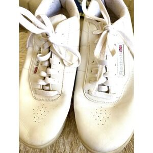 Reebok Classic Leather  Sneaker Size 9 Women's